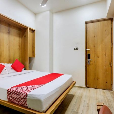 Oyo 81549 Hotel Elegance Nx Mumbai Exterior photo