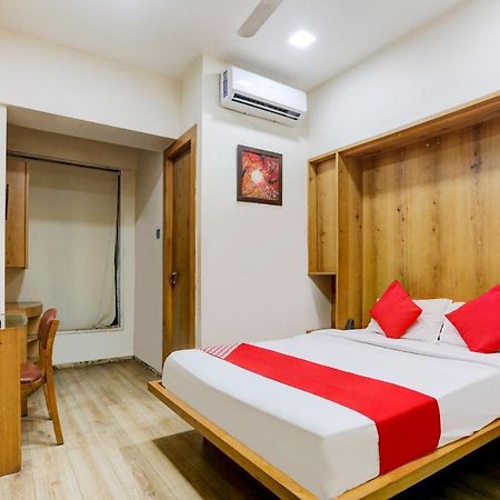 Oyo 81549 Hotel Elegance Nx Mumbai Exterior photo
