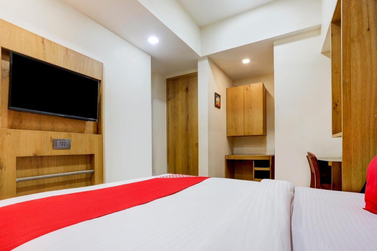 Oyo 81549 Hotel Elegance Nx Mumbai Exterior photo